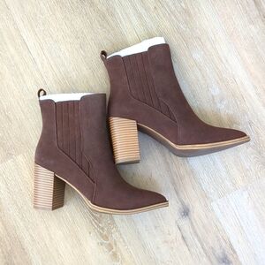 BRAND NEW Brown bootie
